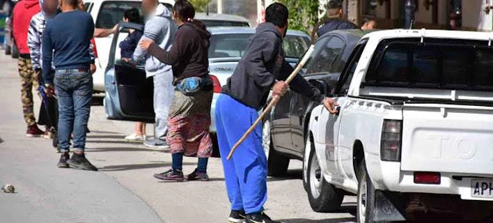Ξύλο με σιδερολοστούς ανάμεσα σε Ρομά στο Ναύπλιο…Πιάστηκαν στα χέρια για λίγο φαγητό!-Εικόνες